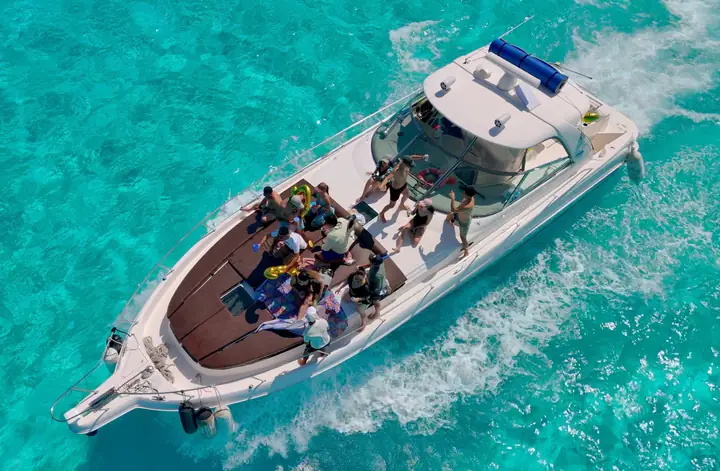 Iate Eiomaggiore 48 pés para aluguel em Cancún