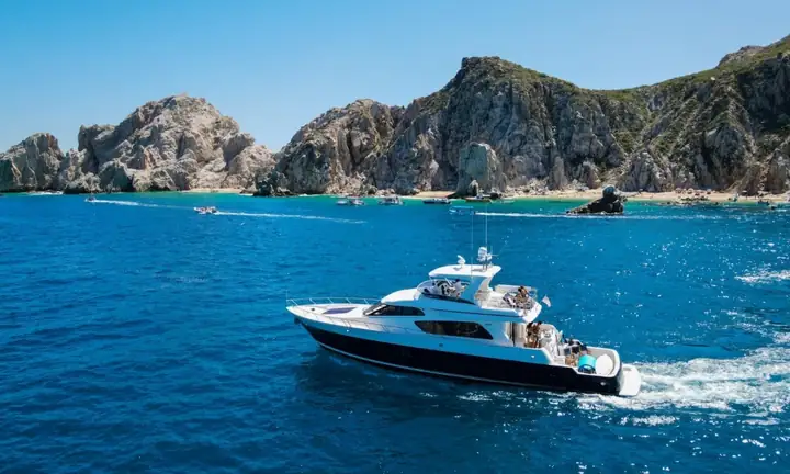 Mega iate McKinna 70 pés para aluguel em Los Cabos
