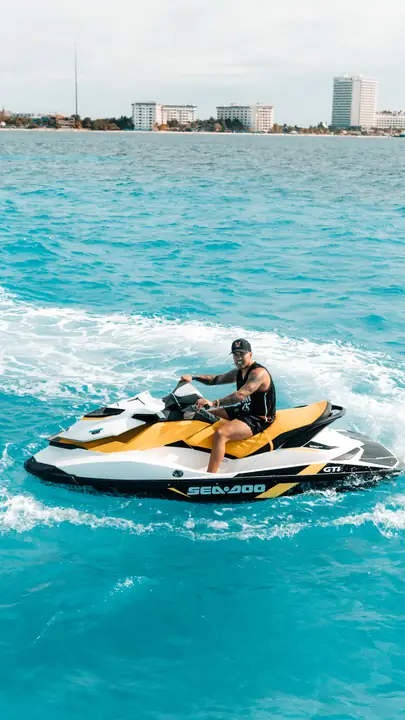 Jet ski no mar de Cancún