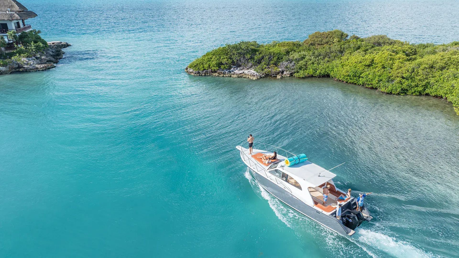 Barcos em Cancún, iate privativo no mar turquesa de Isla Mujeres