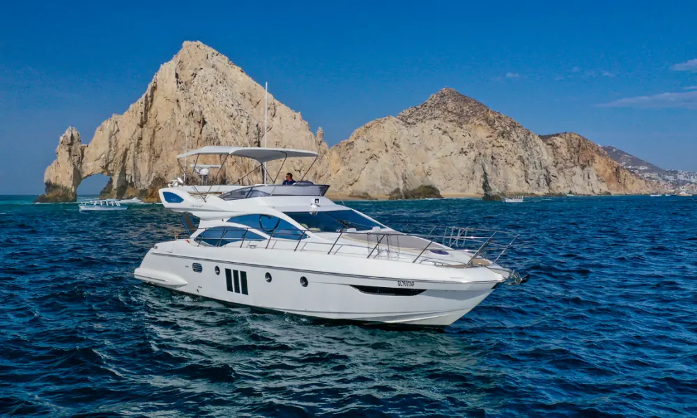 Iate privativo em frente ao El Arco em Cabo San Lucas